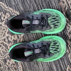 Under armour boys shoe